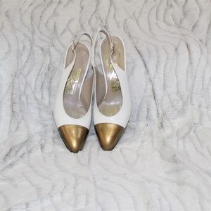 VINTAGE WHITE GOLD TIPPED SALVATORE FERRAGAMO SHOE